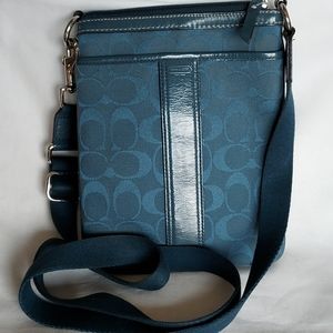 Coach Signature Crosssbody, VGUC
